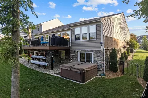 Exterior - 4777 Paddock Xing, Batavia, OH 45103 photo 7 of 14