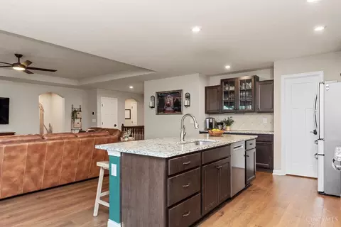 Kitchen - 4777 Paddock Xing, Batavia, OH 45103 photo 6 of 7