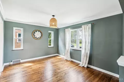 Living - 3988 Raceview Ave, Cincinnati, OH 45211 photo 4 of 5