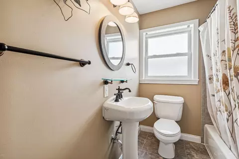 Bath - 3988 Raceview Ave, Cincinnati, OH 45211 photo 1 of 2