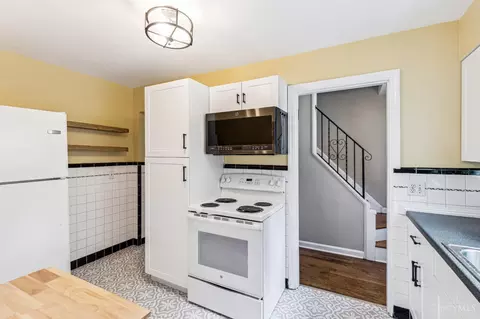 Kitchen - 3988 Raceview Ave, Cincinnati, OH 45211 photo 3 of 3