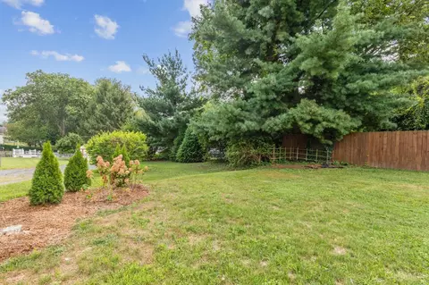 Exterior - 3988 Raceview Ave, Cincinnati, OH 45211 photo 10 of 11