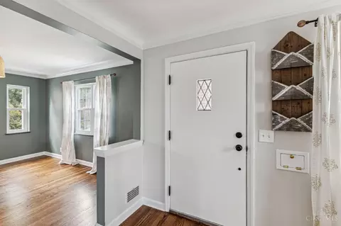 Entry Way - 3988 Raceview Ave, Cincinnati, OH 45211 photo 1 of 2