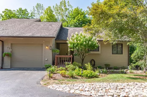 26 Miami Lakes Dr, Milford, OH 45150
