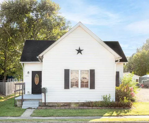 425 Wright St, Blanchester, OH 45107