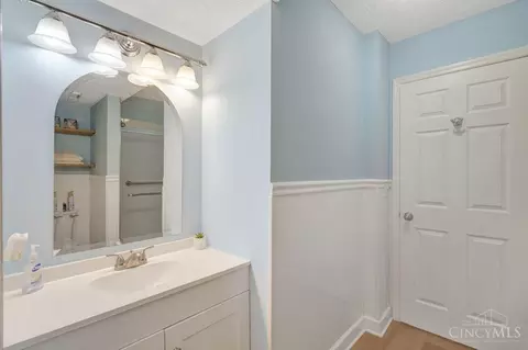 215 Hildebrant Dr, Hamilton Township, OH 45039 photo 18