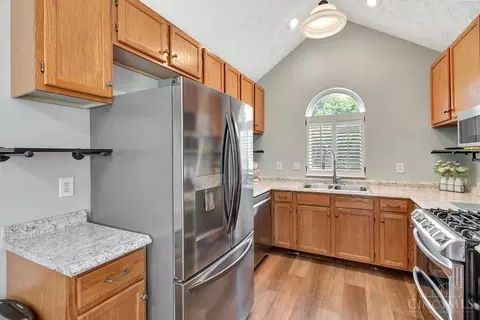 215 Hildebrant Dr, Hamilton Township, OH 45039 photo 9