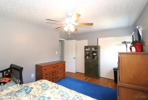 Bedroom - 1069 Albany Ter, Cincinnati, OH 45224 photo 1 of 11
