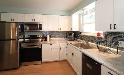 Kitchen - 1069 Albany Ter, Cincinnati, OH 45224 photo 1 of 4