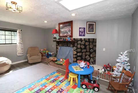 Living - 1069 Albany Ter, Cincinnati, OH 45224 photo 3 of 3
