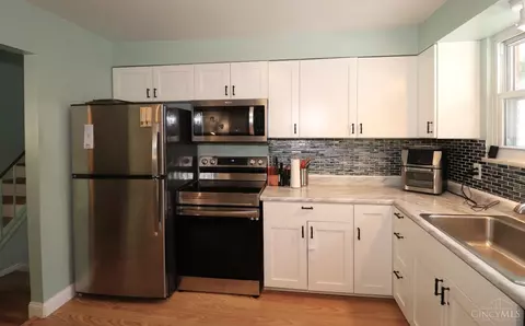 Kitchen - 1069 Albany Ter, Cincinnati, OH 45224 photo 4 of 4