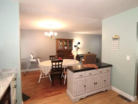 Dining - 1069 Albany Ter, Cincinnati, OH 45224 photo 1 of 3