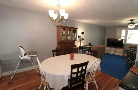 Dining - 1069 Albany Ter, Cincinnati, OH 45224 photo 2 of 3