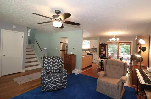 Living - 1069 Albany Ter, Cincinnati, OH 45224 photo 1 of 3