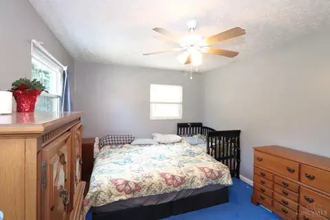 Bedroom - 1069 Albany Ter, Cincinnati, OH 45224 photo 3 of 11