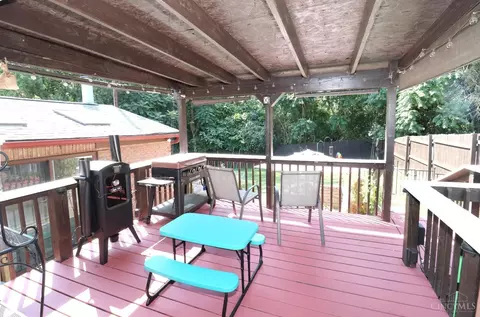 Exterior - 1069 Albany Ter, Cincinnati, OH 45224 photo 10 of 21