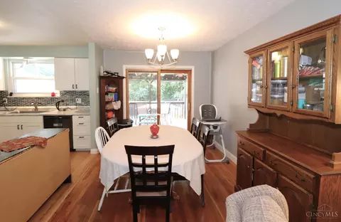 Dining - 1069 Albany Ter, Cincinnati, OH 45224 photo 3 of 3