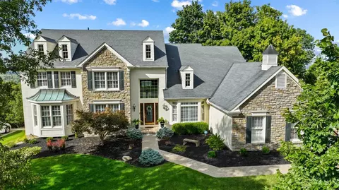 7400 Pinehurst Dr, Newtown, OH 45244