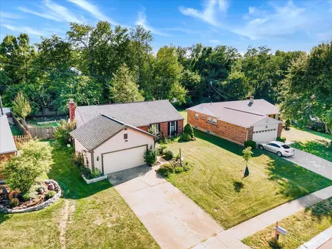 8399 Shenstone Dr, Cincinnati, OH 45255 photo 3