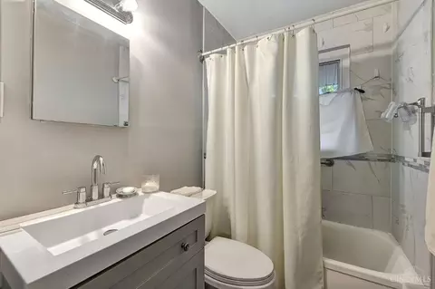 Bath - 5315 Ebersole Ave, Cincinnati, OH 45227 photo 2 of 2