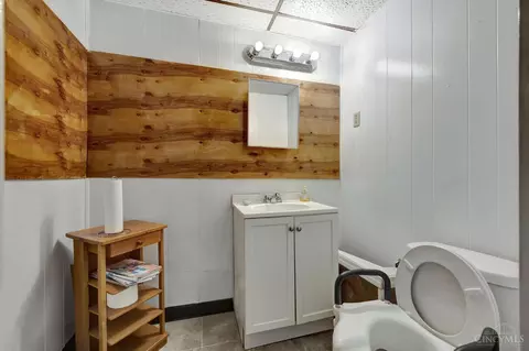 Bath - 5315 Ebersole Ave, Cincinnati, OH 45227 photo 1 of 2