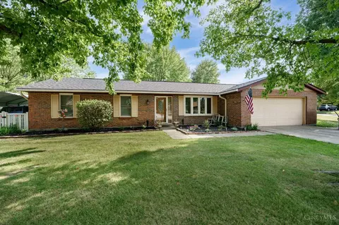 4035 Crest Manor Dr, Hamilton, OH 45011
