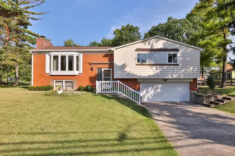 10585 Sharondale Rd, Evendale, OH 45241
