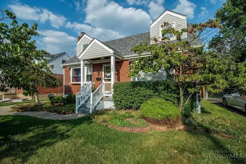158 Crest Dr, Reading, OH 45215 photo 3