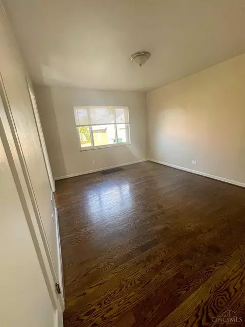 Bedroom - 3530 Werk Rd, Cincinnati, OH 45248 photo 3 of 3