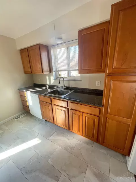 Kitchen - 3530 Werk Rd, Cincinnati, OH 45248 photo 2 of 3