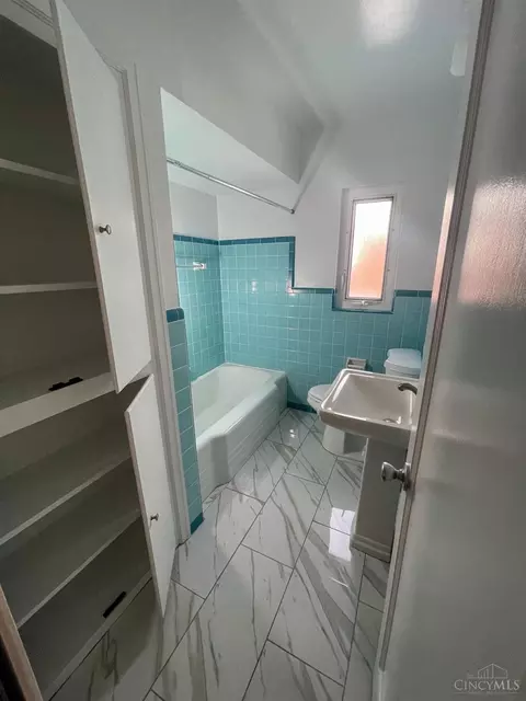 Bath - 3530 Werk Rd, Cincinnati, OH 45248 photo 2 of 4