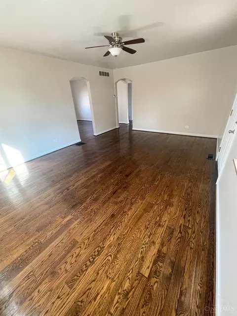 Living - 3530 Werk Rd, Cincinnati, OH 45248 photo 2 of 3