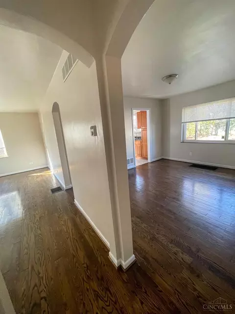 Entry Way - 3530 Werk Rd, Cincinnati, OH 45248 photo 3 of 4