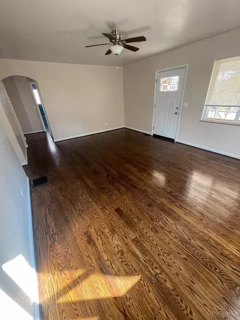 Living - 3530 Werk Rd, Cincinnati, OH 45248 photo 1 of 3