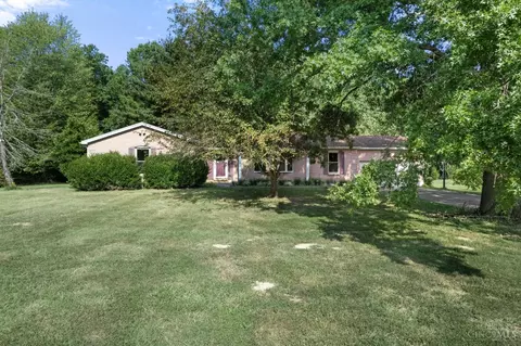 3009 Sugartree Rd, Bethel, OH 45106