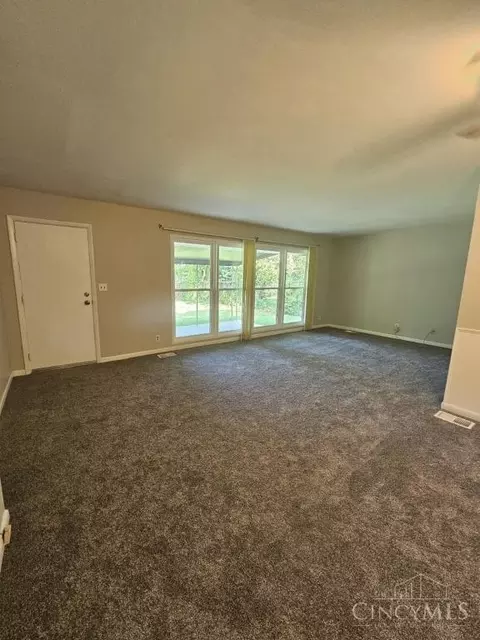 Living - 8789 Daly Rd, Cincinnati, OH 45231 photo 2 of 8