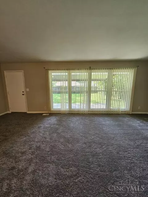 Living - 8789 Daly Rd, Cincinnati, OH 45231 photo 4 of 8
