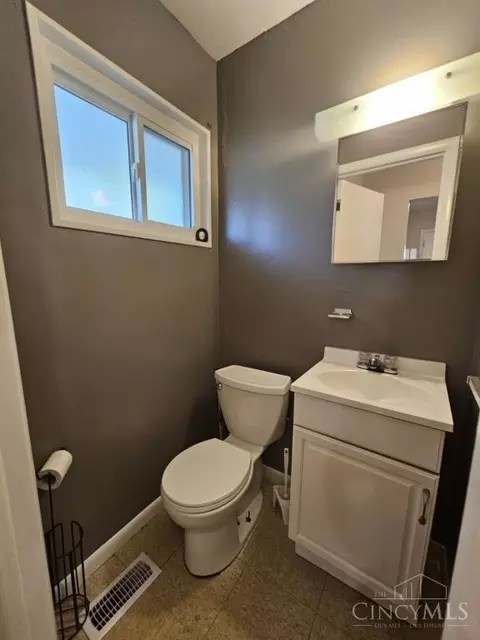 Bath - 8789 Daly Rd, Cincinnati, OH 45231 photo 1 of 3
