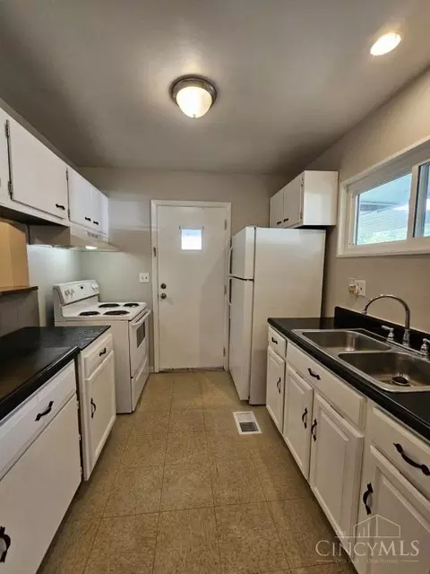 Kitchen - 8789 Daly Rd, Cincinnati, OH 45231 photo 1 of 1