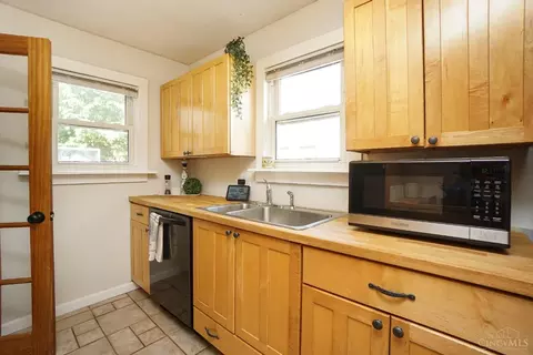 Kitchen - 3811 Simpson Ave, Fairfax, OH 45227 photo 2 of 3
