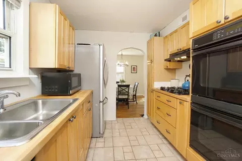 Kitchen - 3811 Simpson Ave, Fairfax, OH 45227 photo 3 of 3
