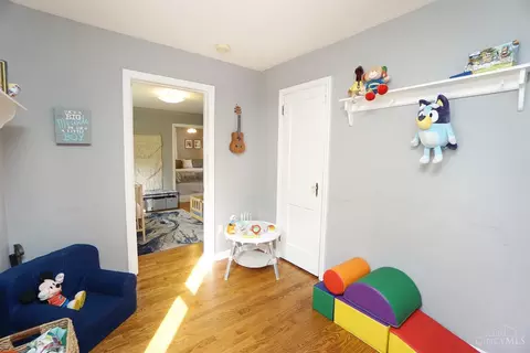 Entry Way - 3811 Simpson Ave, Fairfax, OH 45227 photo 2 of 3