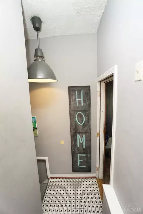Entry Way - 3811 Simpson Ave, Fairfax, OH 45227 photo 3 of 3