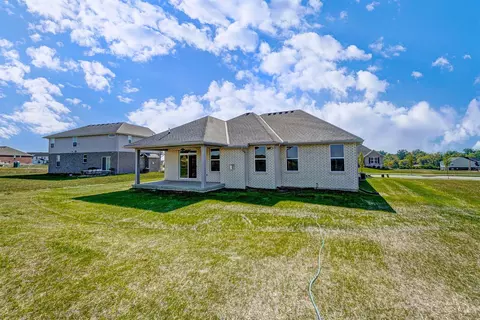 Exterior - 902 Morgan Dr, Monroe, OH 45050 photo 5 of 14