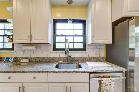 Kitchen - 3936 Ledgewood Dr, Cincinnati, OH 45229 photo 3 of 5