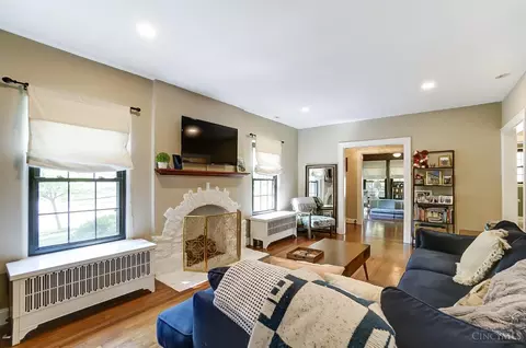 Living - 3936 Ledgewood Dr, Cincinnati, OH 45229 photo 3 of 4