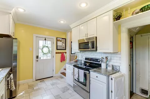 Kitchen - 3936 Ledgewood Dr, Cincinnati, OH 45229 photo 5 of 5