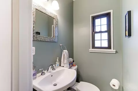 Bath - 3936 Ledgewood Dr, Cincinnati, OH 45229 photo 1 of 2
