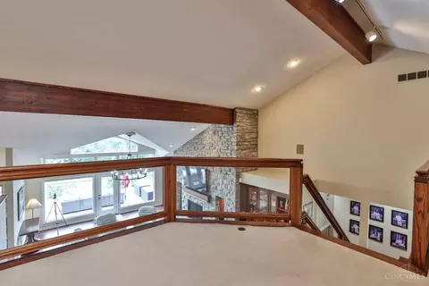 Entry Way - 3 Green Meadow Ln, Cincinnati, OH 45242 photo 3 of 4