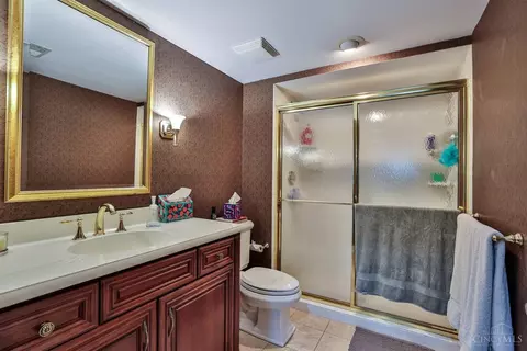 Bath - 3 Green Meadow Ln, Cincinnati, OH 45242 photo 8 of 9